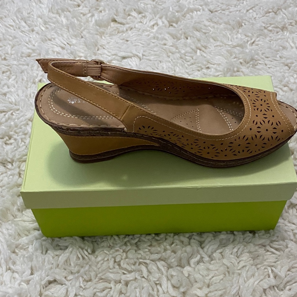 Patrizia Womens Sz 9.5 - sz 10 M Ginny Tan Cutout Wedge open toe sandals NIB ¥ - Picture 4 of 15